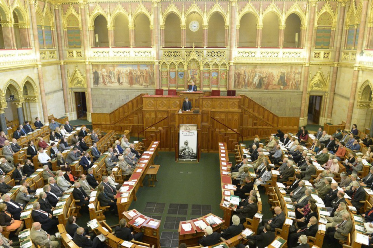 A vagyonkezelő alapítványokról szavaz a parlament