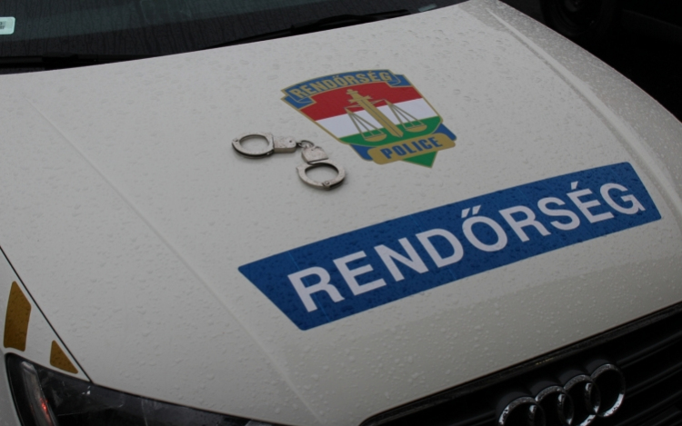 Festékes vödörbe rejtette halott csecsemőjét egy nő Versenden