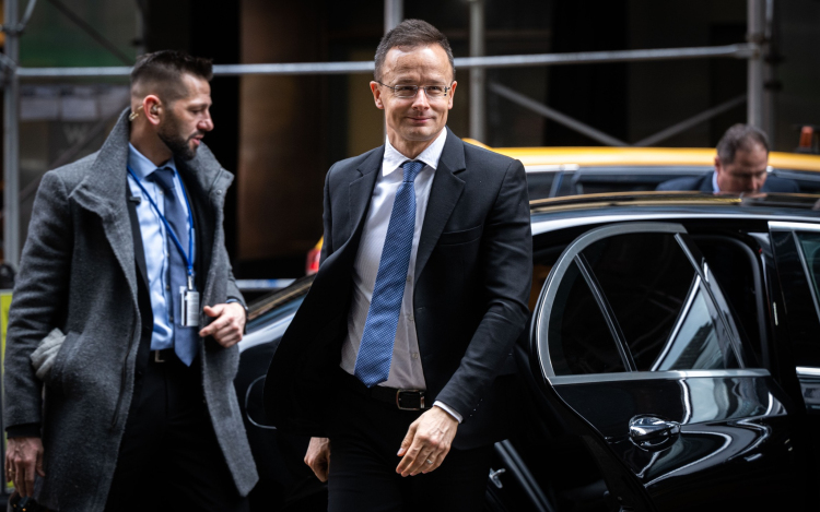 Szijjártó Péter: nem küldünk magyar katonákat a Közel-Keletre